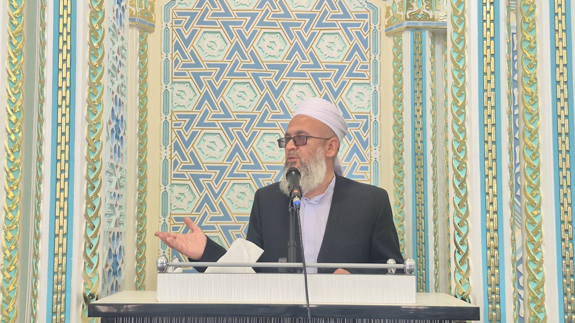 دنیا گذرگاه است و نجات در اخلاص و عمل به دین است