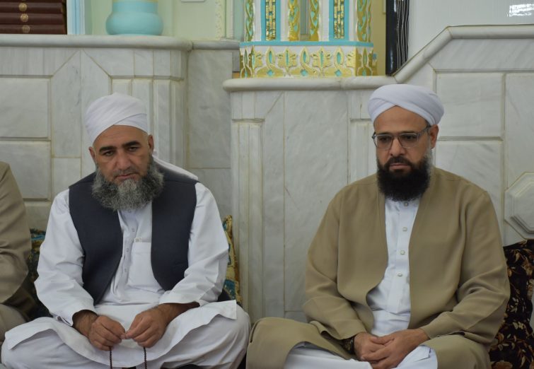 گزارش تصویری از برگزاری مراسم تقدیر از ۲۸ حافظ قرآن کریم در مدرسه دینی انوارالعلوم خیرآباد